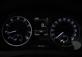 Подержанный автомобиль Skoda Rapid Liftback 2016 года (12 фото)