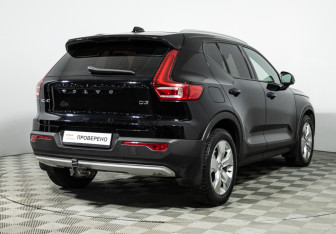 Подержанный автомобиль Volvo XC40 2019 года (5 фото)