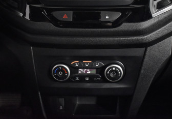 Подержанный автомобиль LADA (ВАЗ) XRAY 2017 года (17 фото)