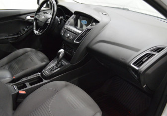 Подержанный автомобиль Ford Focus Sedan 2017 года (12 фото)