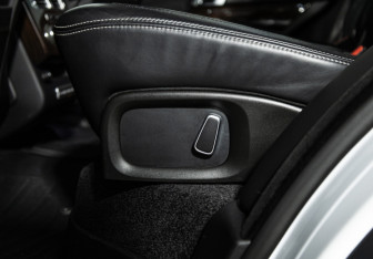 Подержанный автомобиль Land Rover Range Rover 2015 года (16 фото)