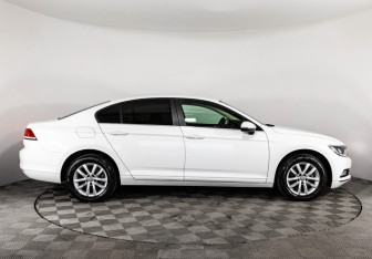 Подержанный автомобиль Volkswagen Passat Sedan 2016 года (6 фото)