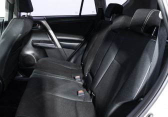 Подержанный автомобиль Toyota RAV4 2019 года (10 фото)