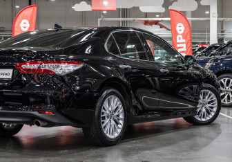 Подержанный автомобиль Toyota Camry Sedan 2018 года (8 фото)