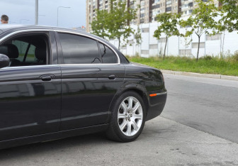 Подержанный автомобиль Jaguar S-Type 2007 года (25 фото)