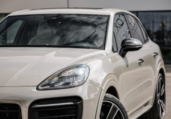 Подержанный автомобиль Porsche Cayenne 2020 года (2 фото)