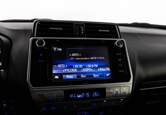 Подержанный автомобиль Toyota Land Cruiser Prado 2018 года (18 фото)