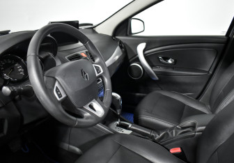 Подержанный автомобиль Renault Fluence 2011 года (9 фото)