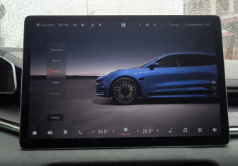 Подержанный автомобиль Zeekr 001 2023 года (17 фото)