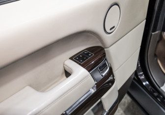 Подержанный автомобиль Land Rover Range Rover 2015 года (25 фото)