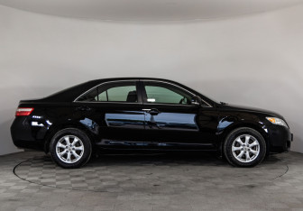 Подержанный автомобиль Toyota Camry Sedan 2010 года (4 фото)