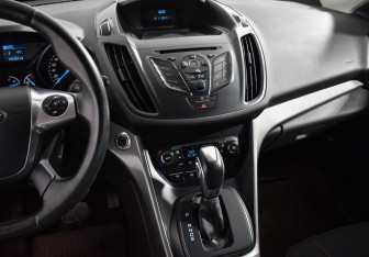 Подержанный автомобиль Ford Kuga 2014 года (19 фото)