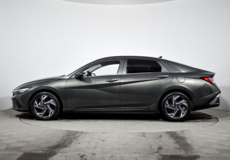Подержанный автомобиль Hyundai Elantra Sedan 2024 года (8 фото)