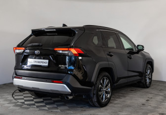 Подержанный автомобиль Toyota RAV4 2024 года (5 фото)