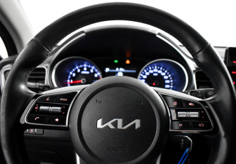 Подержанный автомобиль Kia Ceed Wagon 2022 года (17 фото)