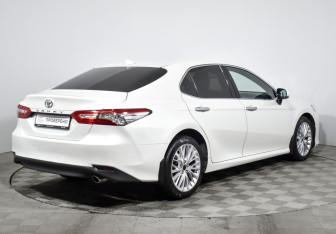 Подержанный автомобиль Toyota Camry Sedan 2019 года (5 фото)