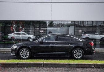 Подержанный автомобиль Audi A6 Sedan 2020 года (9 фото)