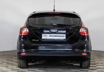 Подержанный автомобиль Ford Focus Hatchback 2012 года (6 фото)