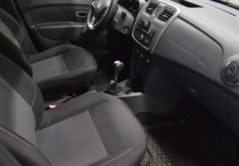 Подержанный автомобиль Renault Sandero 2019 года (12 фото)