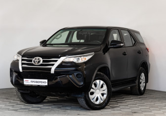 Подержанный автомобиль Toyota Fortuner 2019 года (1 фото)