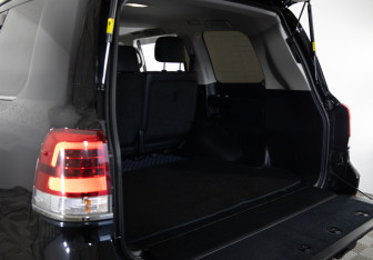 Подержанный автомобиль Toyota Land Cruiser Suv 2015 года (19 фото)