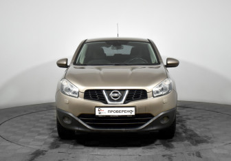 Подержанный автомобиль Nissan Qashqai 2012 года (2 фото)