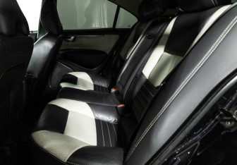 Подержанный автомобиль Volvo S60 2007 года (10 фото)