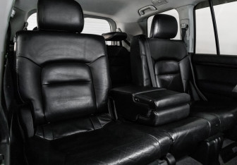 Подержанный автомобиль Toyota Land Cruiser Suv 2012 года (25 фото)