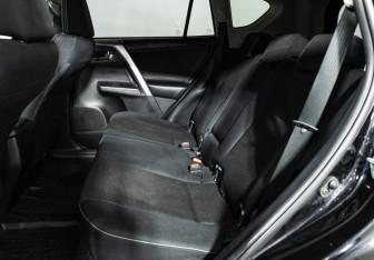 Подержанный автомобиль Toyota RAV4 2018 года (10 фото)
