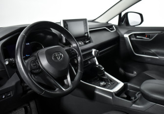 Подержанный автомобиль Toyota RAV4 2019 года (7 фото)
