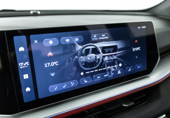 Подержанный автомобиль Geely Coolray 2024 года (16 фото)