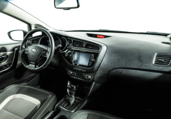 Подержанный автомобиль Kia Ceed Hatchback 2018 года (9 фото)