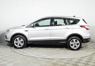 Подержанный автомобиль Ford Kuga 2019 года (8 фото)