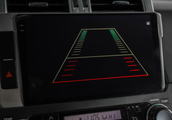 Подержанный автомобиль Toyota Land Cruiser Prado 2014 года (16 фото)