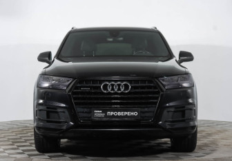 Подержанный автомобиль Audi Q7 2015 года (10 фото)
