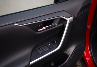 Подержанный автомобиль Toyota RAV4 2021 года (23 фото)