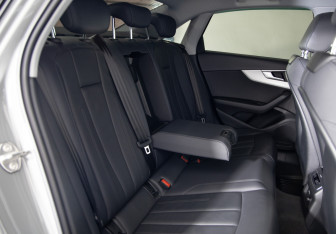 Подержанный автомобиль Audi A4 Sedan 2021 года (13 фото)