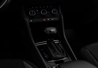 Подержанный автомобиль Skoda Karoq 2021 года (13 фото)