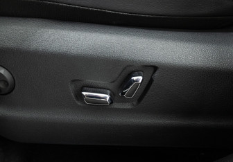 Подержанный автомобиль Hongqi HS5 2024 года (16 фото)