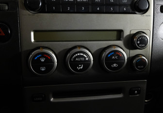 Подержанный автомобиль Nissan Pathfinder 2008 года (13 фото)