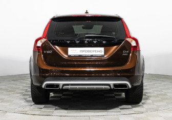 Подержанный автомобиль Volvo V60 Cross Country 2016 года (6 фото)