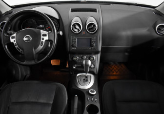 Подержанный автомобиль Nissan Qashqai+2 2011 года (13 фото)