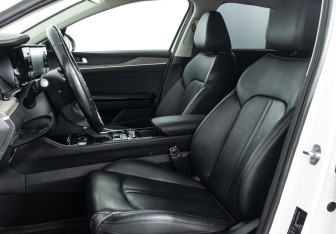 Подержанный автомобиль Kia K5 2021 года (16 фото)