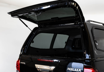 Подержанный автомобиль Toyota Hilux 2016 года (24 фото)