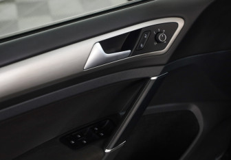 Подержанный автомобиль Volkswagen Golf Hatchback 2015 года (17 фото)