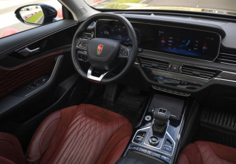 Подержанный автомобиль Hongqi HS5 2023 года (10 фото)