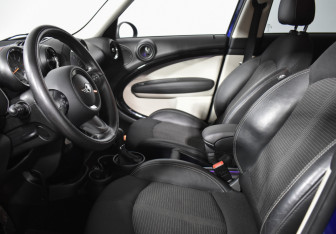 Подержанный автомобиль MINI Countryman 2015 года (10 фото)