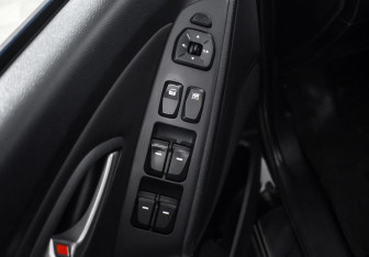 Подержанный автомобиль Hyundai ix35 2012 года (10 фото)