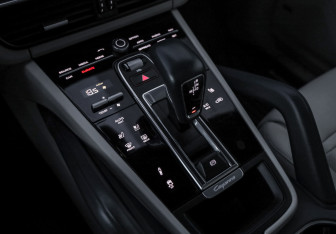 Подержанный автомобиль Porsche Cayenne 2019 года (23 фото)