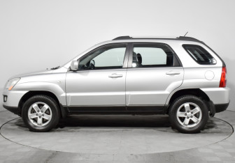 Подержанный автомобиль Kia Sportage 2009 года (8 фото)
